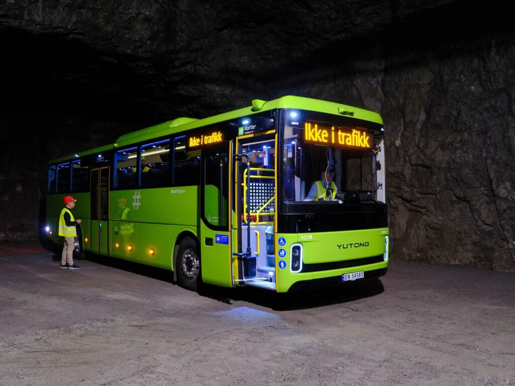 Autocarros chineses investigados na Escandinávia por risco de cibersegurança