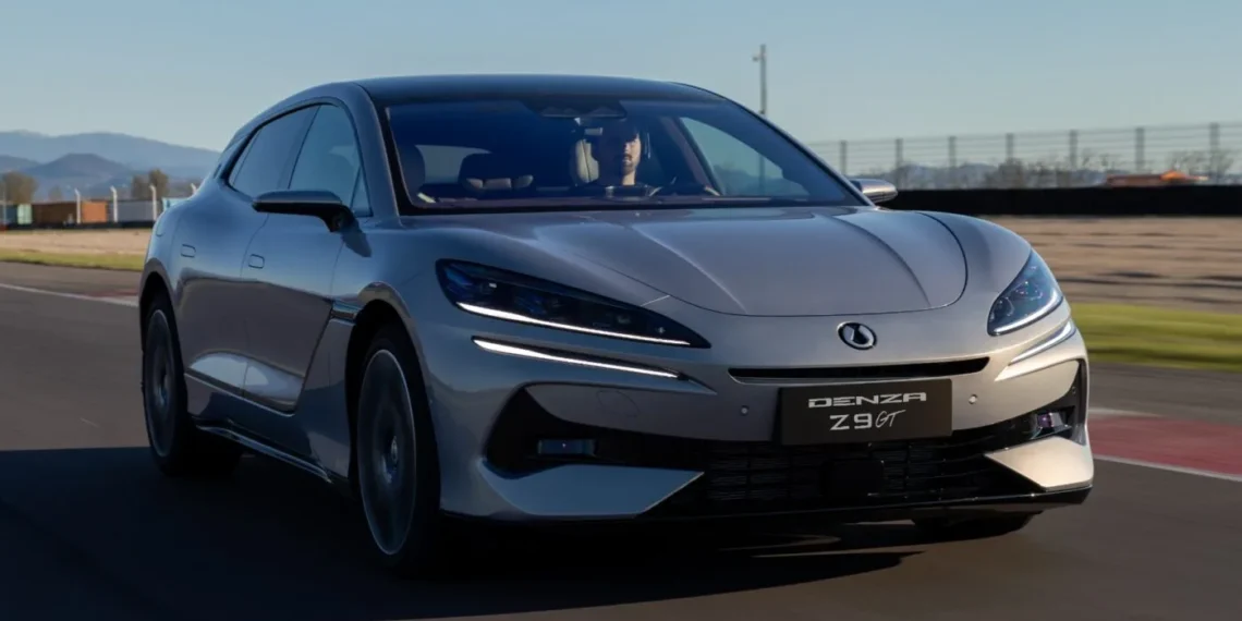 Denza adia chegada à Europa para 2026