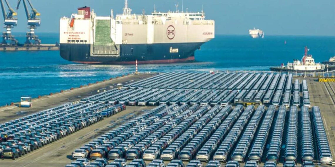 China duplica exportações de automóveis eletrificados