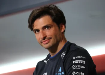 Carlos Sainz shocks fans with unexpected choice: the Fiat Topolino electric microcar revealed!
