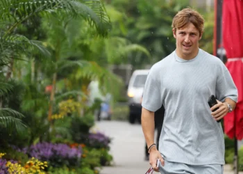 Liam Lawson’s thrilling supercar laps raise over $50,000 for breast cancer research at Highlands