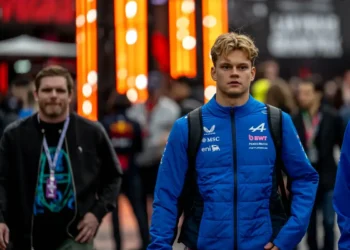 Alpine’s daring gamble: reserve drivers Paul Aron and Kush Maini take center stage in Abu Dhabi FP1