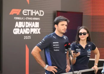 Lando Norris faces pressure in title fight as Carlos Sainz declares he’s run out of speed