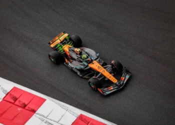 Lando Norris Edges Verstappen by 0.008s in Tense First Practice for Title-Deciding Abu Dhabi GP