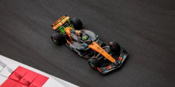 Lando Norris Edges Verstappen by 0.008s in Tense First Practice for Title-Deciding Abu Dhabi GP