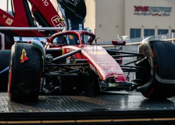 VIDEO – Hamilton’s nightmare crash shakes Ferrari’s Abu Dhabi hopes: can Leclerc salvage their season?