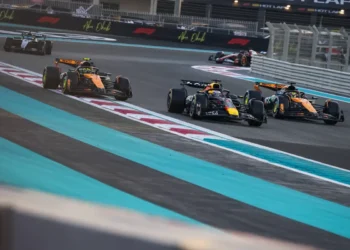 Oscar Piastri confronts Max Verstappen in Abu Dhabi GP cool-down: what’s behind his tactics?