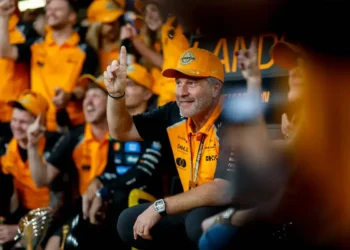 Zak Brown predicts Oscar Piastri’s glorious rise to F1 champion with McLaren: destiny awaits!