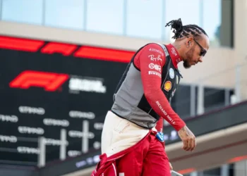 Lewis Hamilton raises alarm over Isack Hadjar’s Red Bull promotion: a perilous F1 leap?