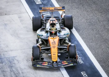 McLaren’s bold strategy shocks Red Bull in Abu Dhabi GP showdown: a race for the ages!