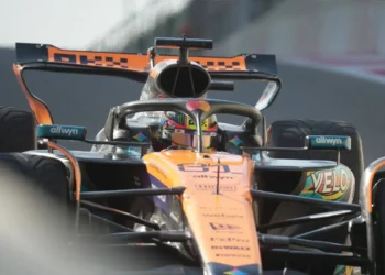 Oscar Piastri’s surprising one-word reaction to Lando Norris’ dramatic F1 title victory