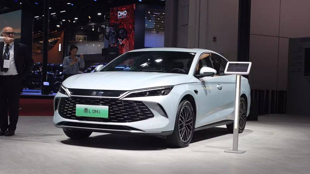 China regista novo recorde de vendas de elétricos e de híbridos plug-in