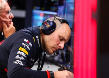 Red Bull F1 secures Gianpiero Lambiase: Verstappen’s trusted engineer stays for 2026 season!