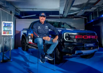 Carlos Sainz gears up for Dakar Rally: can Ford’s Raptor conquer the desert?