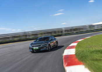 China impõe limites ao consumo dos 100% automóveis elétricos