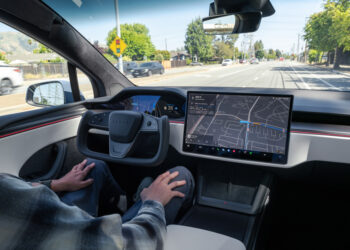 Autopilot e publicidade enganosa: vendas e produção da Tesla em risco na Califórnia