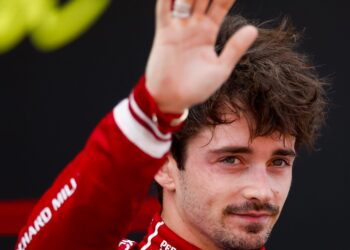 Charles Leclerc’s fierce stand against death threats: online hate towards Kimi Antonelli must end!