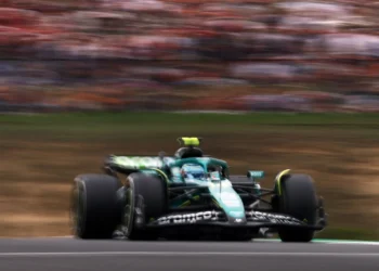 Aston Martin faces turbulent times ahead: former strategist warns of challenging F1 season