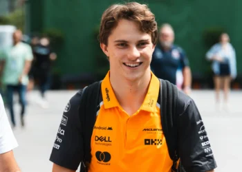 Oscar Piastri exposes F1’s secret UNO championship: shocking rules from George Russell revealed!