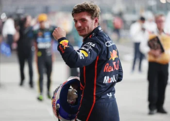 Max Verstappen sheds ‚bad boy‘ image as fans rally behind him: the rise of a champion