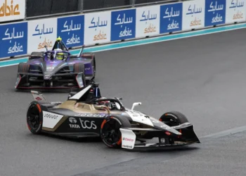 Mitch Evans claims thrilling victory in Miami, igniting Jaguar’s 2025-26 Formula E campaign!
