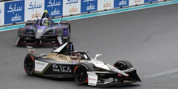 Mitch Evans claims thrilling victory in Miami, igniting Jaguar’s 2025-26 Formula E campaign!