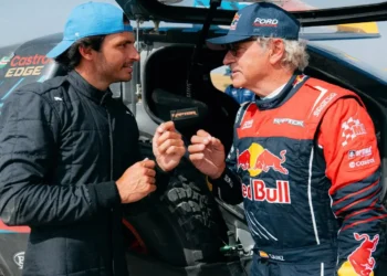 Carlos Sainz’s emotional tribute to dad before Dakar Rally: a legacy of racing greatness awaits!