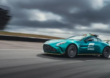 Aston Martin shocks F1 world with stunning safety car exit: what this means for Mercedes