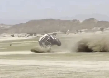VIDEO – German driver erupts in fury after disastrous crash at 2026 Dakar Rally prologue