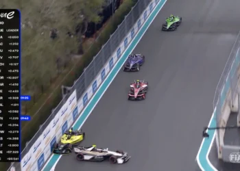 VIDEO – Late Collision Ruins Podium Charge as Félix da Costa Slips to Eighth at Miami E-Prix