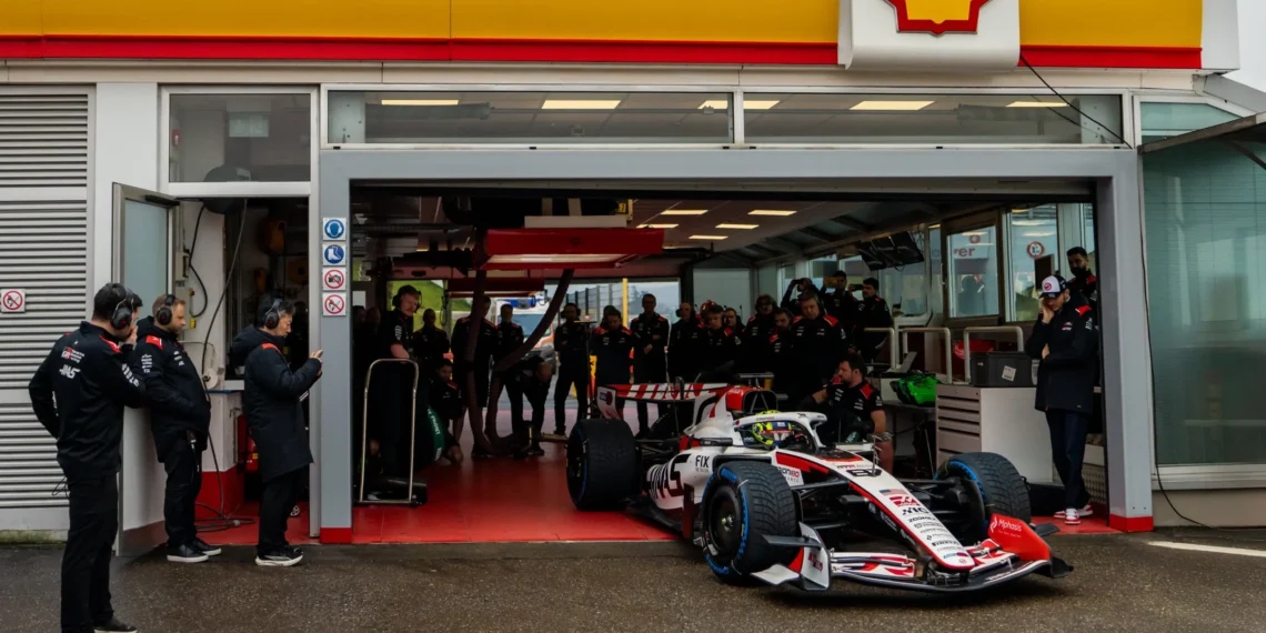 VIDEO – Haas unleashes powerful 2026 VF-26 at Fiorano: a thrilling new era in F1 begins!
