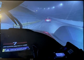 LIVE HERE – Thick fog engulfs Rolex 24: race trapped under safety car as tension mounts