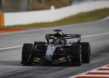 VIDEO – McLaren unleashes MCL40 in Barcelona: a thrilling shakedown that defies F1 expectations