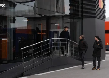 VIDEO – McLaren makes stunning comeback with 2026 F1 car debut at Barcelona test: a new era begins!