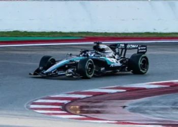 Mercedes dominates secret F1 Barcelona test: shocking revelations from the opening day!