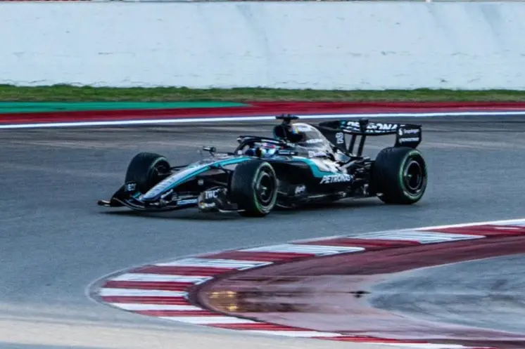 Mercedes dominates secret F1 Barcelona test: shocking revelations from the opening day!