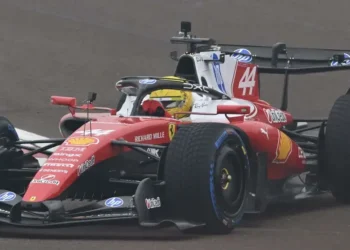 VIDEO – Lewis Hamilton shocks fans as new Ferrari F1 car halts on track during debut run