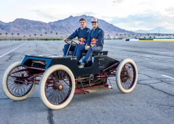VIDEO – Max Verstappen battles Red Bull rookie Arvid Lindblad in epic Ford car showdown