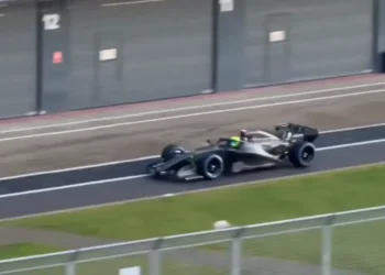 VIDEO – Sergio Perez makes history driving Cadillac’s debut car at Silverstone: a groundbreaking moment!