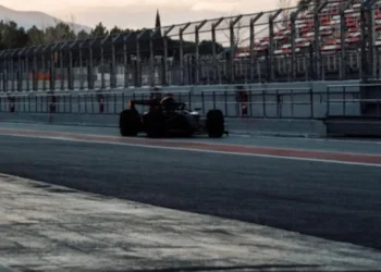Audi unveils breathtaking 2026 F1 car in dramatic shakedown: a new era begins!