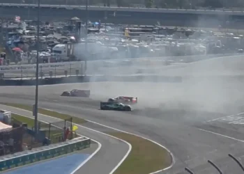 VIDEO – Daytona 24 Hours erupts in chaos: five-car crash ignites thrilling battle for Porsche lead