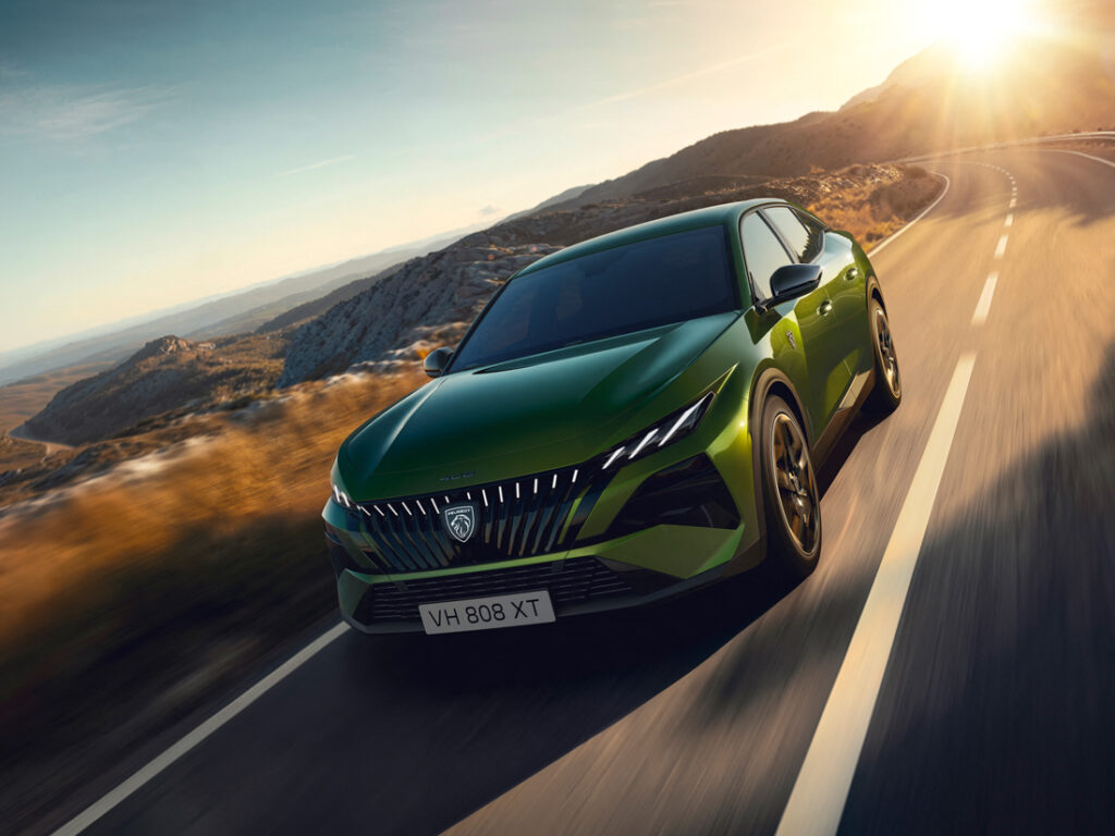 Renovado Peugeot 408 chega em abril