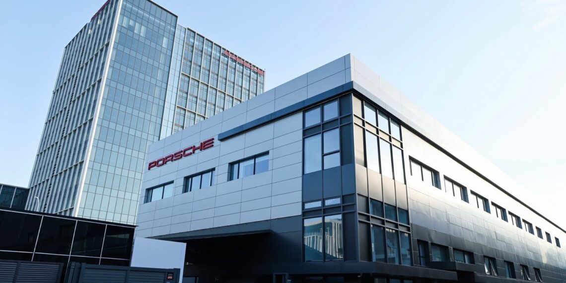 Porsche reduz rede de concessionários na China