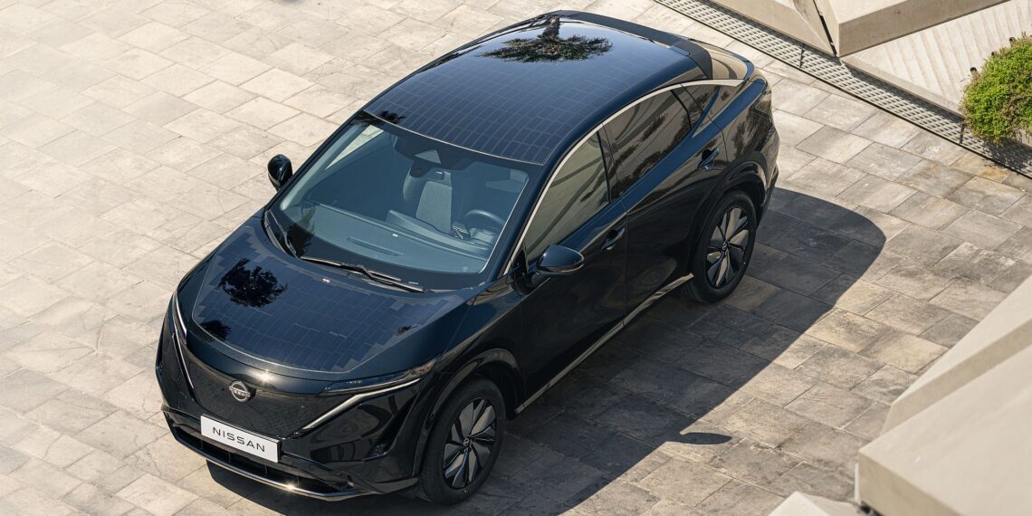 Nissan Ariya com painéis solares