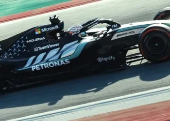 Mercedes raises the bar in F1 pre-season test: McLaren acknowledges fierce competition ahead