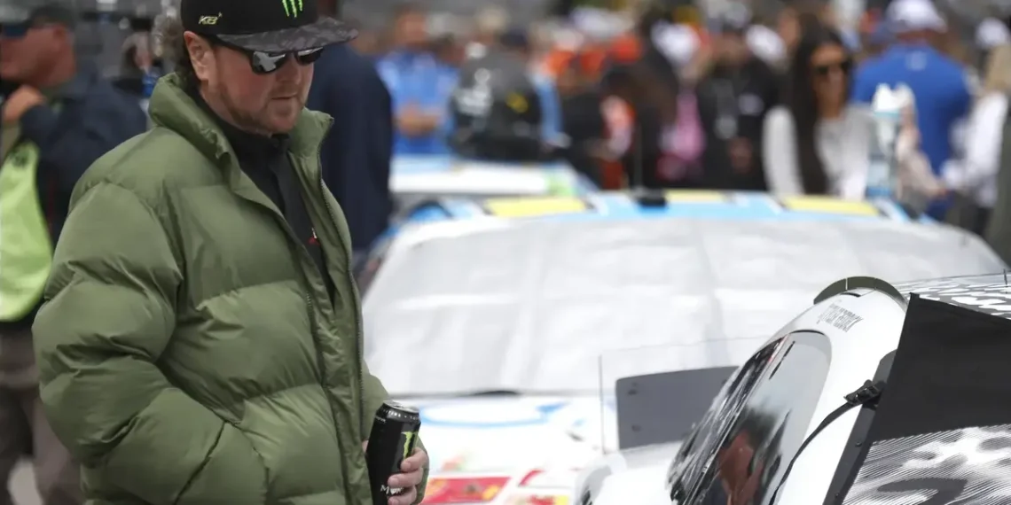 Kurt Busch recalls terrifying encounter with Dale Earnhardt: the longest 40 laps of his life