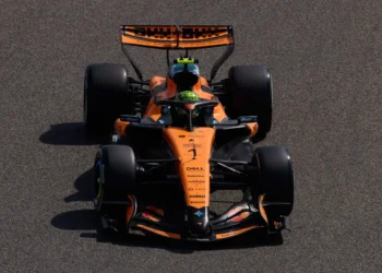 McLaren defies F1 norms with daring strategy as rivals scramble for speed in Bahrain