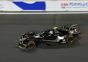 Maximilian Guenther dominates opening practice at Jeddah E-Prix: a thrilling start for DS Penske