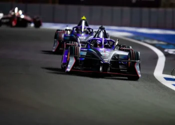 Pascal Wehrlein claims commanding victory in Jeddah, seizes Formula E championship lead