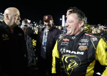 Dana White’s shocking NASCAR debut ignites chaos: UFC fans erupt after Daytona Truck Series clash